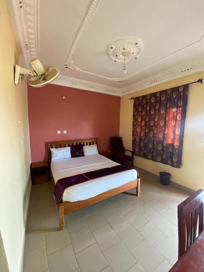 Britannia Hotel Cmr Yaoundé エクステリア 写真